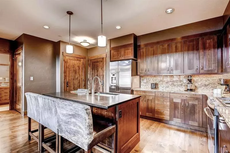 Water House On Main Street #5211