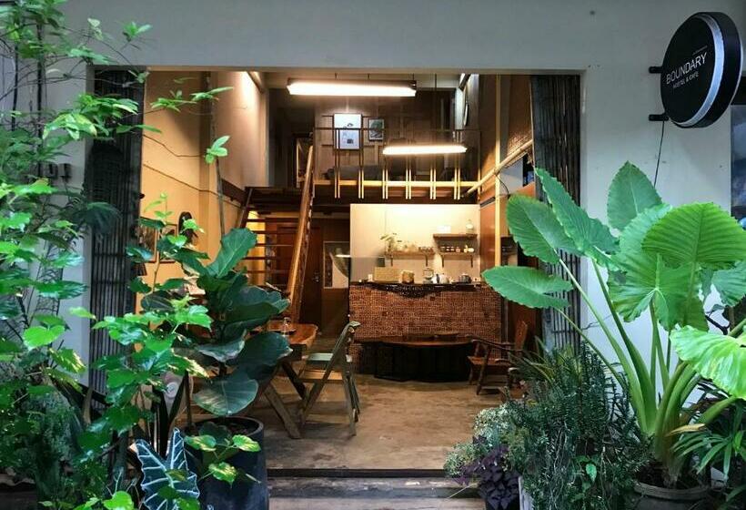 Boundary Hostel And Cafe