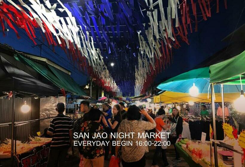 Boundary Hostel And Cafe