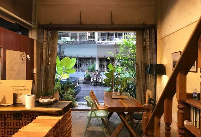 Boundary Hostel And Cafe