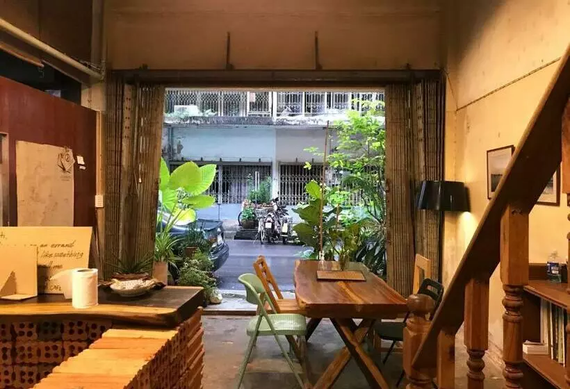 Boundary Hostel And Cafe