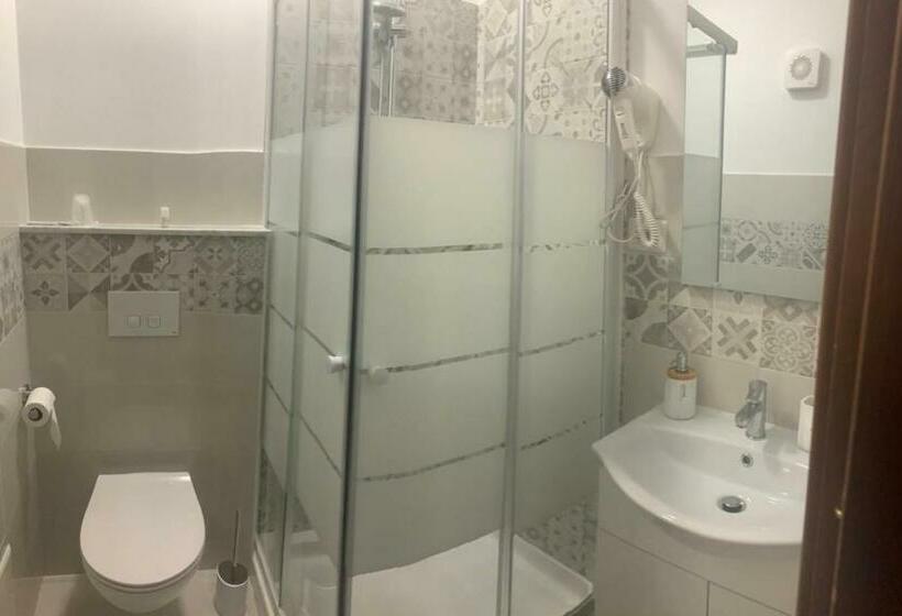 بنسيون Basilica San Gavino