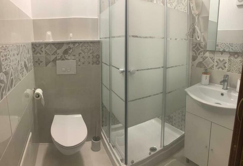 بنسيون Basilica San Gavino