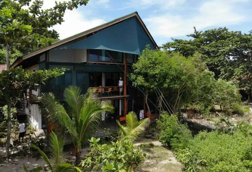 ユースホステル Castaway Surf Retreat 1