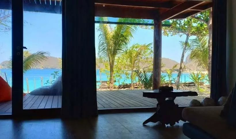 ユースホステル Castaway Surf Retreat 1