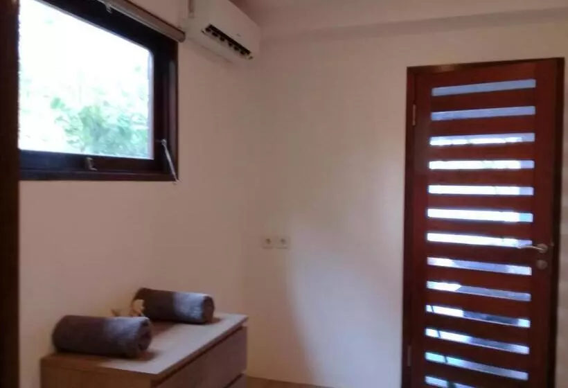 ユースホステル Castaway Surf Retreat 1