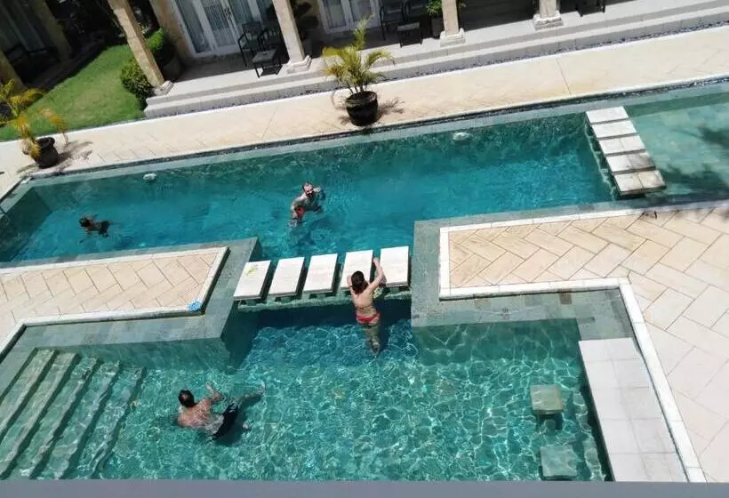 Bali Court Hotel & Apartment