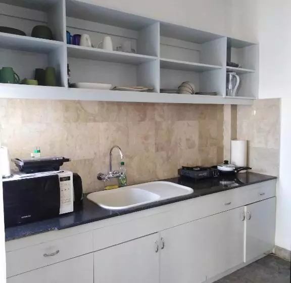 Bali Court Hotel & Apartment