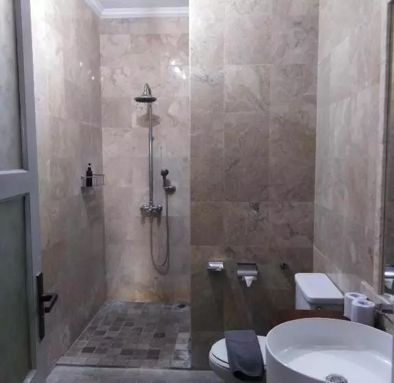 Bali Court Hotel & Apartment