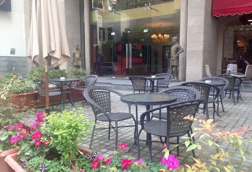 Midtown Hotel & Suites