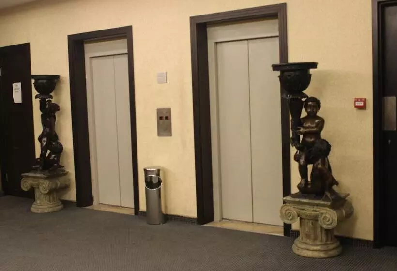 Midtown Hotel & Suites