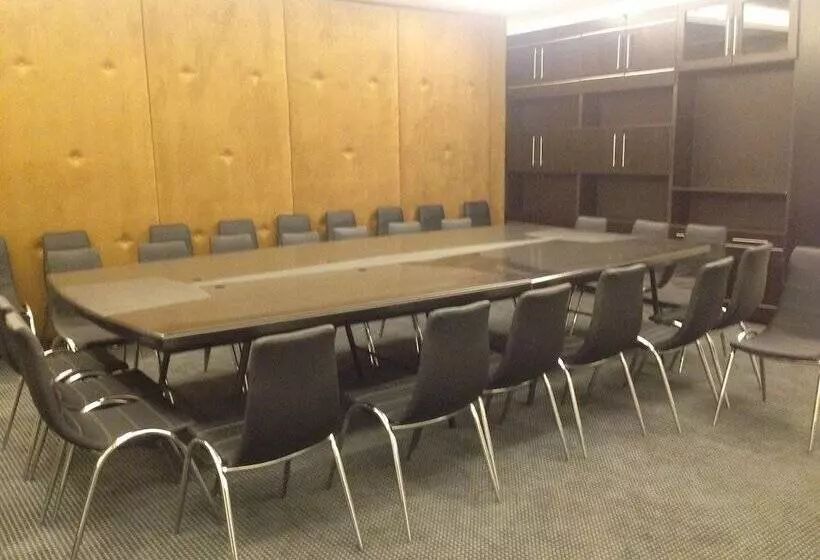 Midtown Hotel & Suites