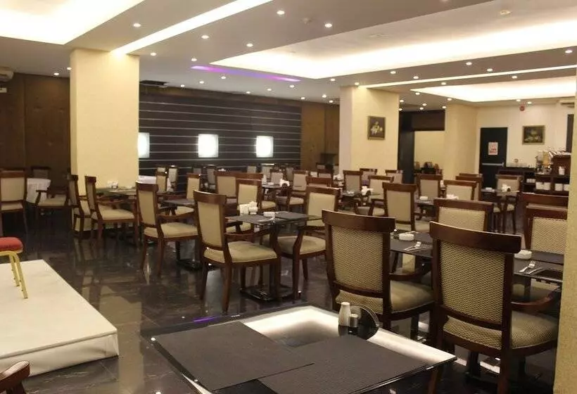 Midtown Hotel & Suites