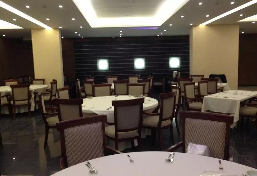 Midtown Hotel & Suites