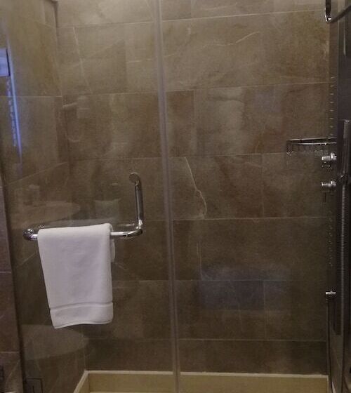 Midtown Hotel & Suites