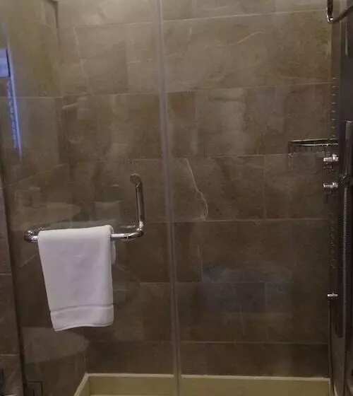 Midtown Hotel & Suites