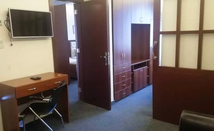 Midtown Hotel & Suites