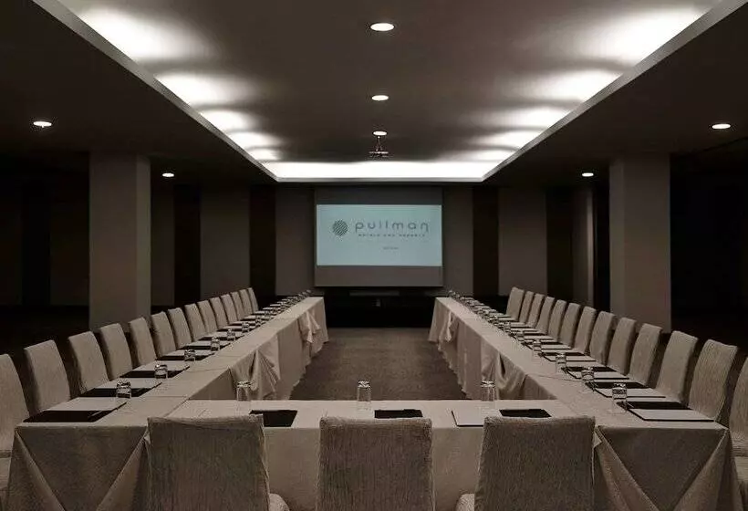 בית מלון כפרי Pullman Kuching