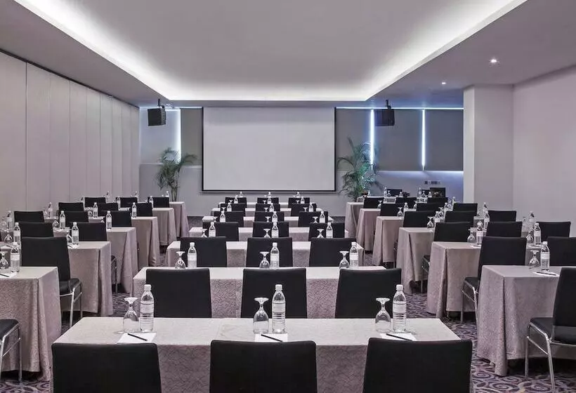 בית מלון כפרי Pullman Kuching