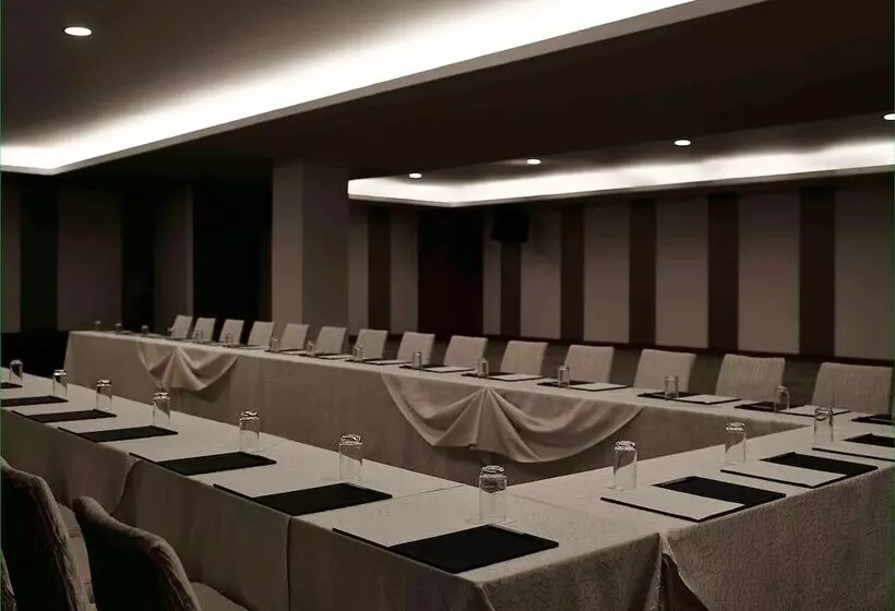 בית מלון כפרי Pullman Kuching