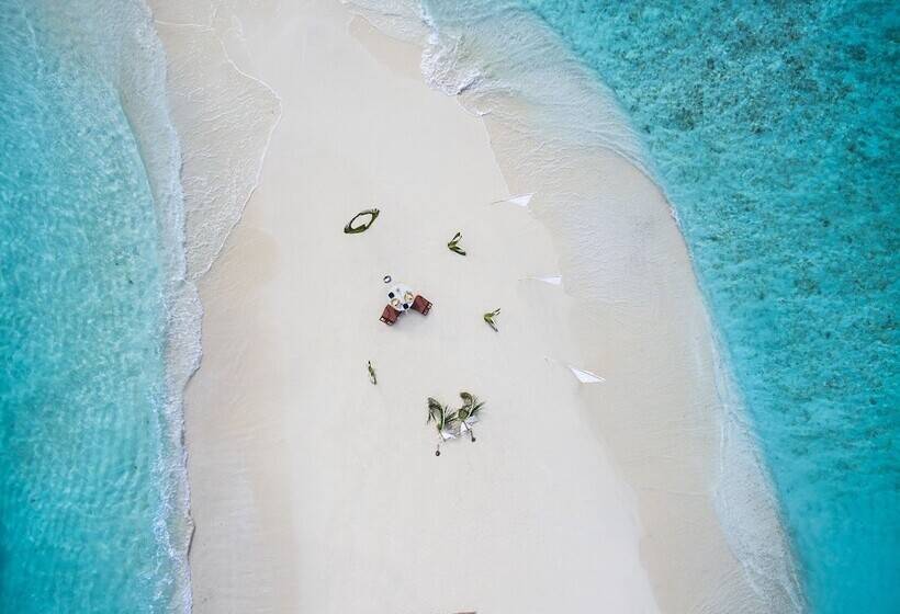 هتل Taj Coral Reef Resort & Spa