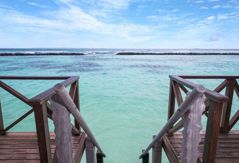 هتل Taj Coral Reef Resort & Spa