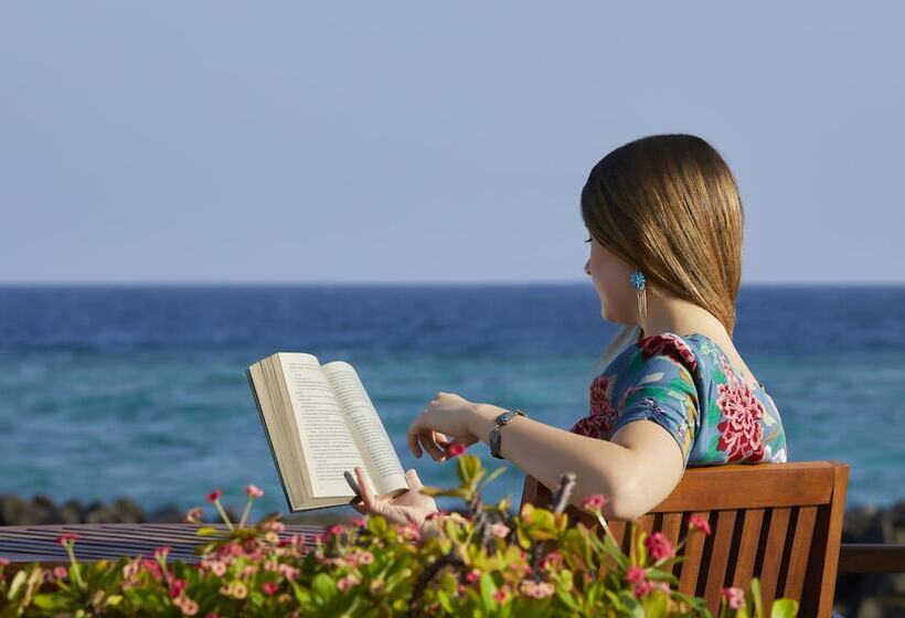 هتل Taj Coral Reef Resort & Spa