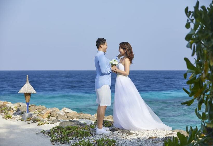 هتل Taj Coral Reef Resort & Spa