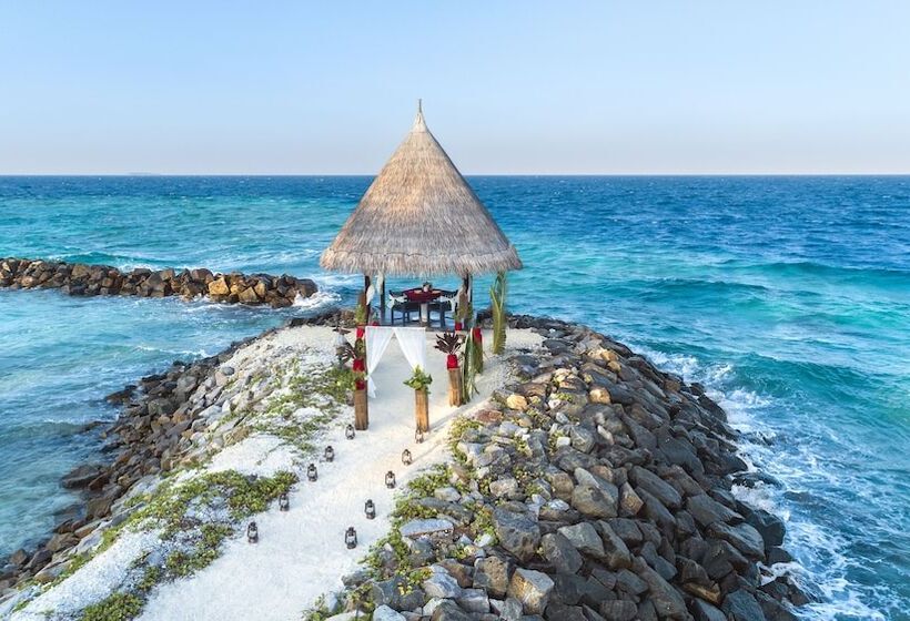 هتل Taj Coral Reef Resort & Spa