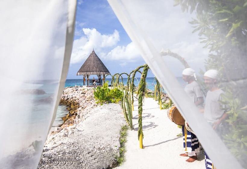 هتل Taj Coral Reef Resort & Spa