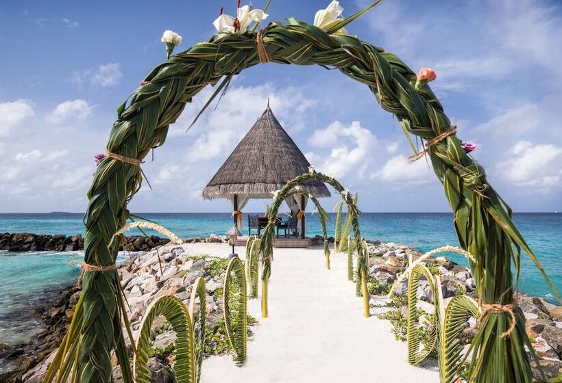 هتل Taj Coral Reef Resort & Spa