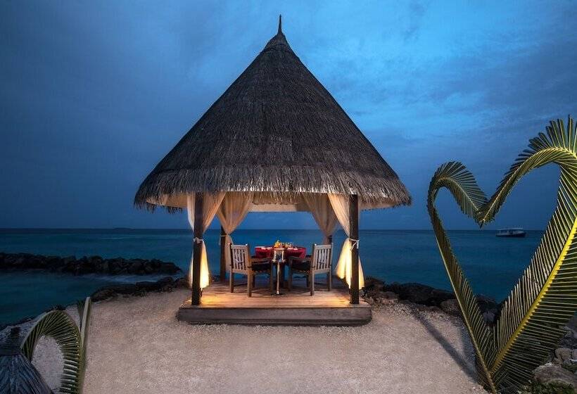 هتل Taj Coral Reef Resort & Spa