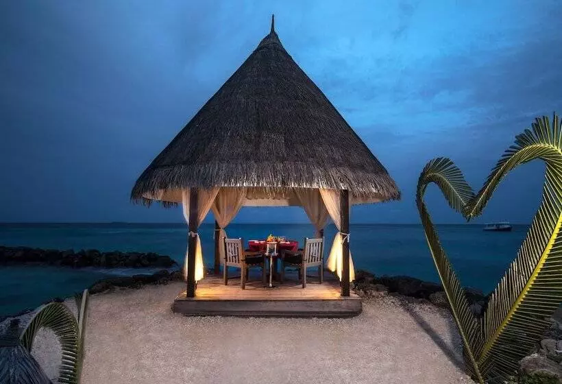 هتل Taj Coral Reef Resort & Spa