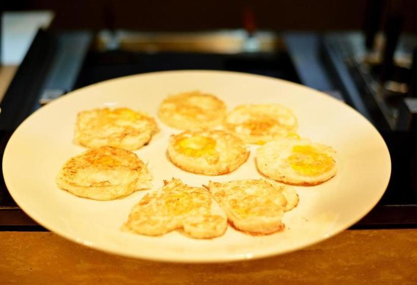 ホテル Jinjiang Metropolo Qingdao Donghai Middle Road Branch