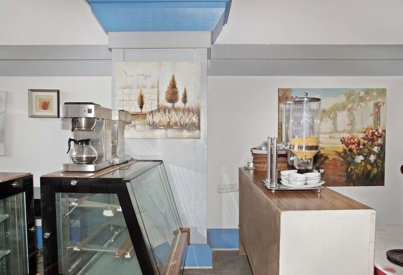 Treebo Tryst Royal Palm