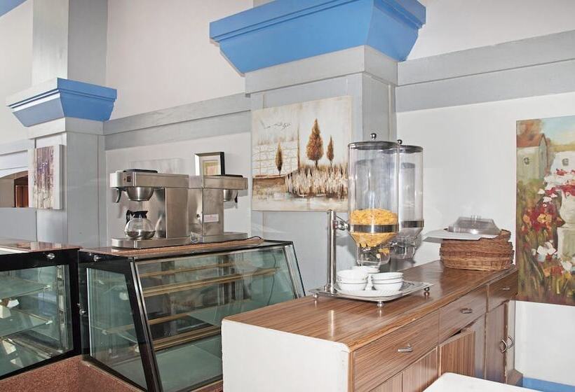 Treebo Tryst Royal Palm