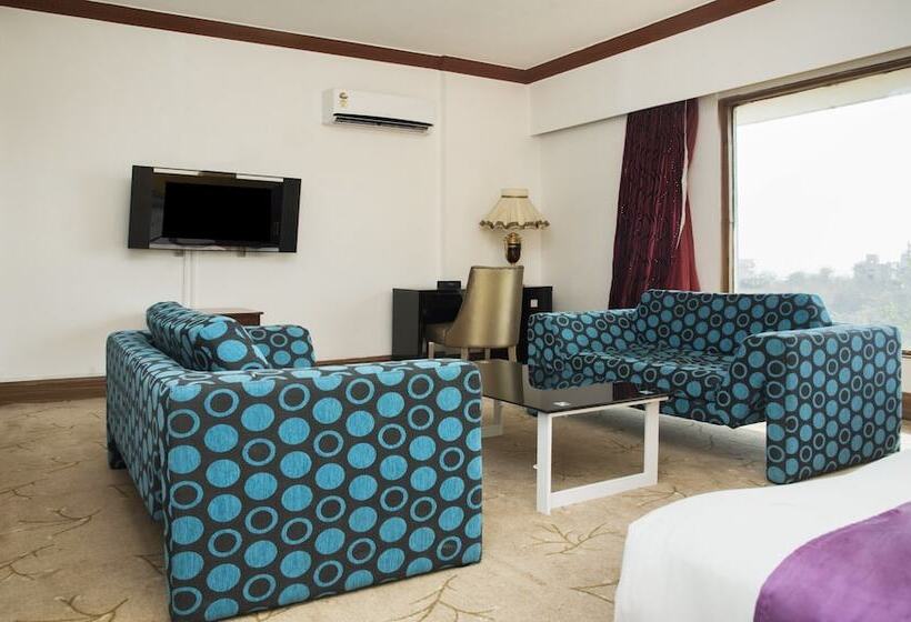 Treebo Tryst Royal Palm