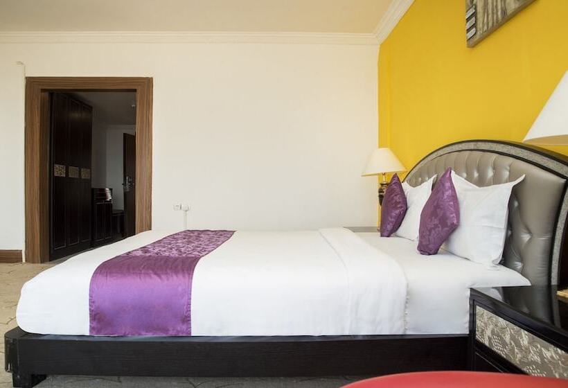 Treebo Tryst Royal Palm