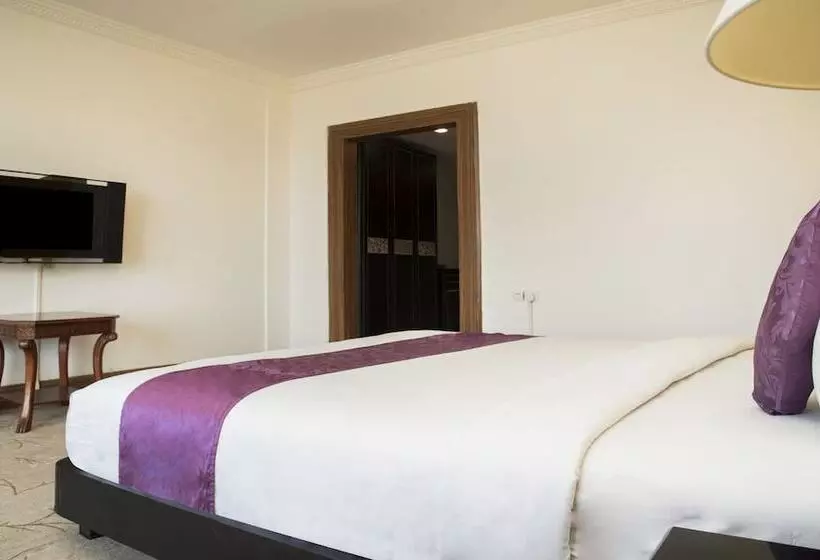 Treebo Tryst Royal Palm