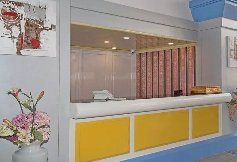 Treebo Tryst Royal Palm