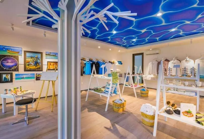 استراحتگاه Velassaru Maldives