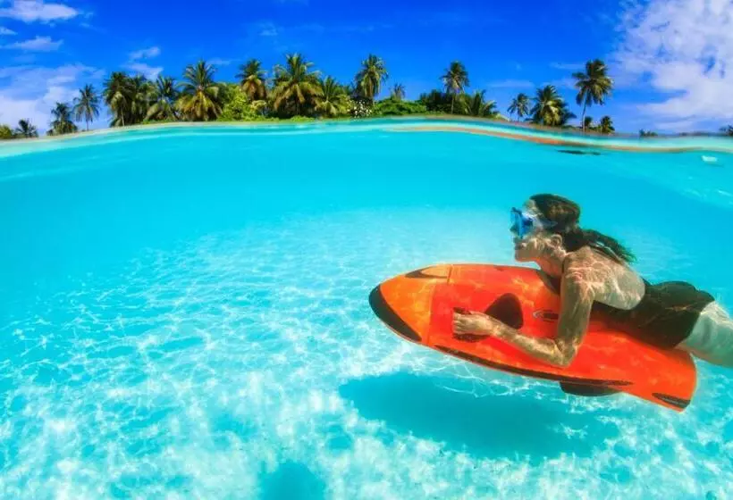 استراحتگاه Velassaru Maldives