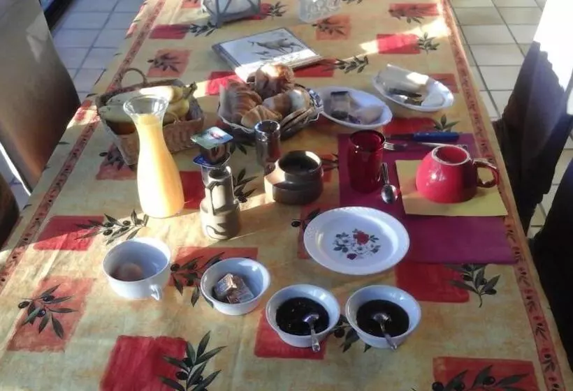 تختخواب و صبحانه Chez Sylvie Et Jean Yves