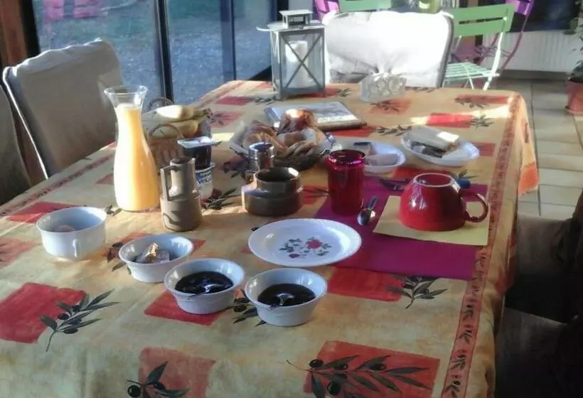 تختخواب و صبحانه Chez Sylvie Et Jean Yves