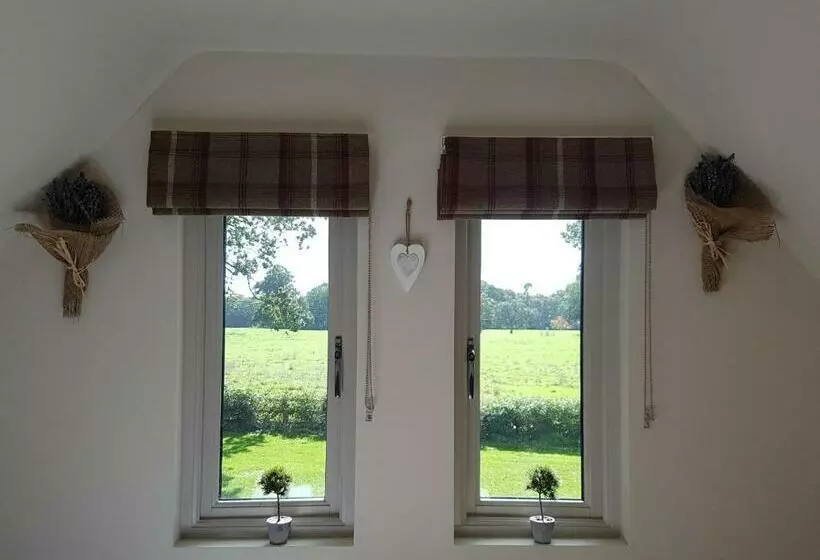 Majatalo The Barn Tarporley