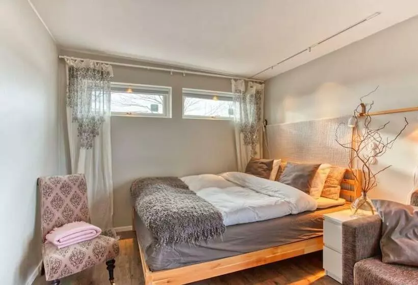 Aamiaismajoitus (B&B) Luxurious Studio Within Nature Next To Stockholm