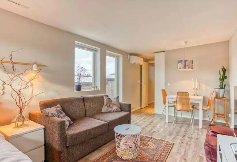 Aamiaismajoitus (B&B) Luxurious Studio Within Nature Next To Stockholm