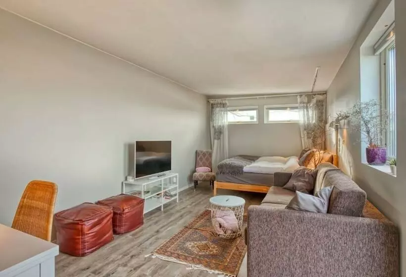 Aamiaismajoitus (B&B) Luxurious Studio Within Nature Next To Stockholm