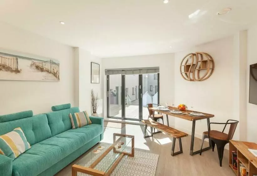 17 Woolacombe The Byron