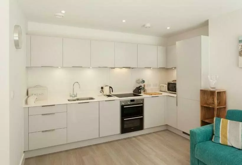 17 Woolacombe The Byron